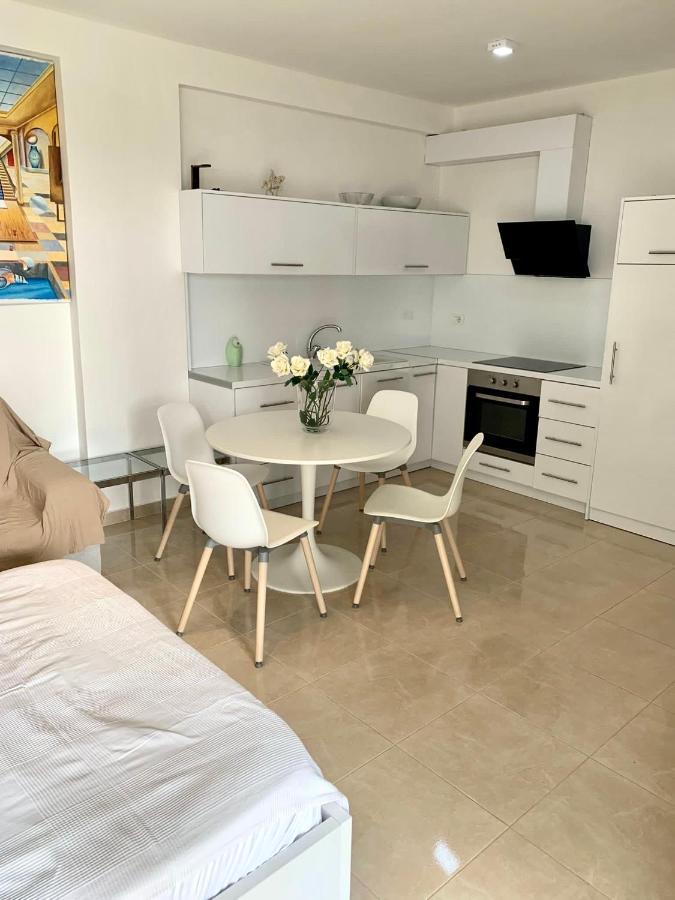 Loli Apartment Luxury White Residence Sarandë Eksteriør billede
