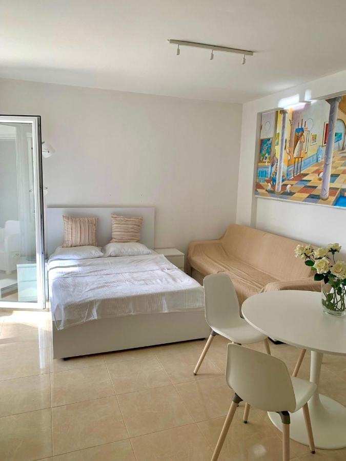 Loli Apartment Luxury White Residence Sarandë Eksteriør billede