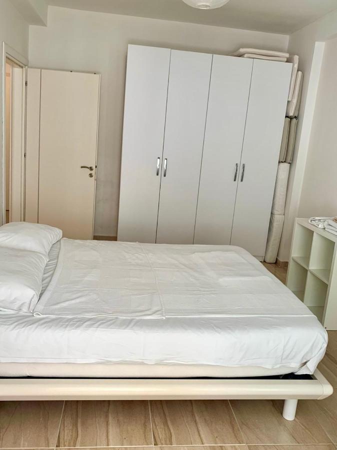 Loli Apartment Luxury White Residence Sarandë Eksteriør billede
