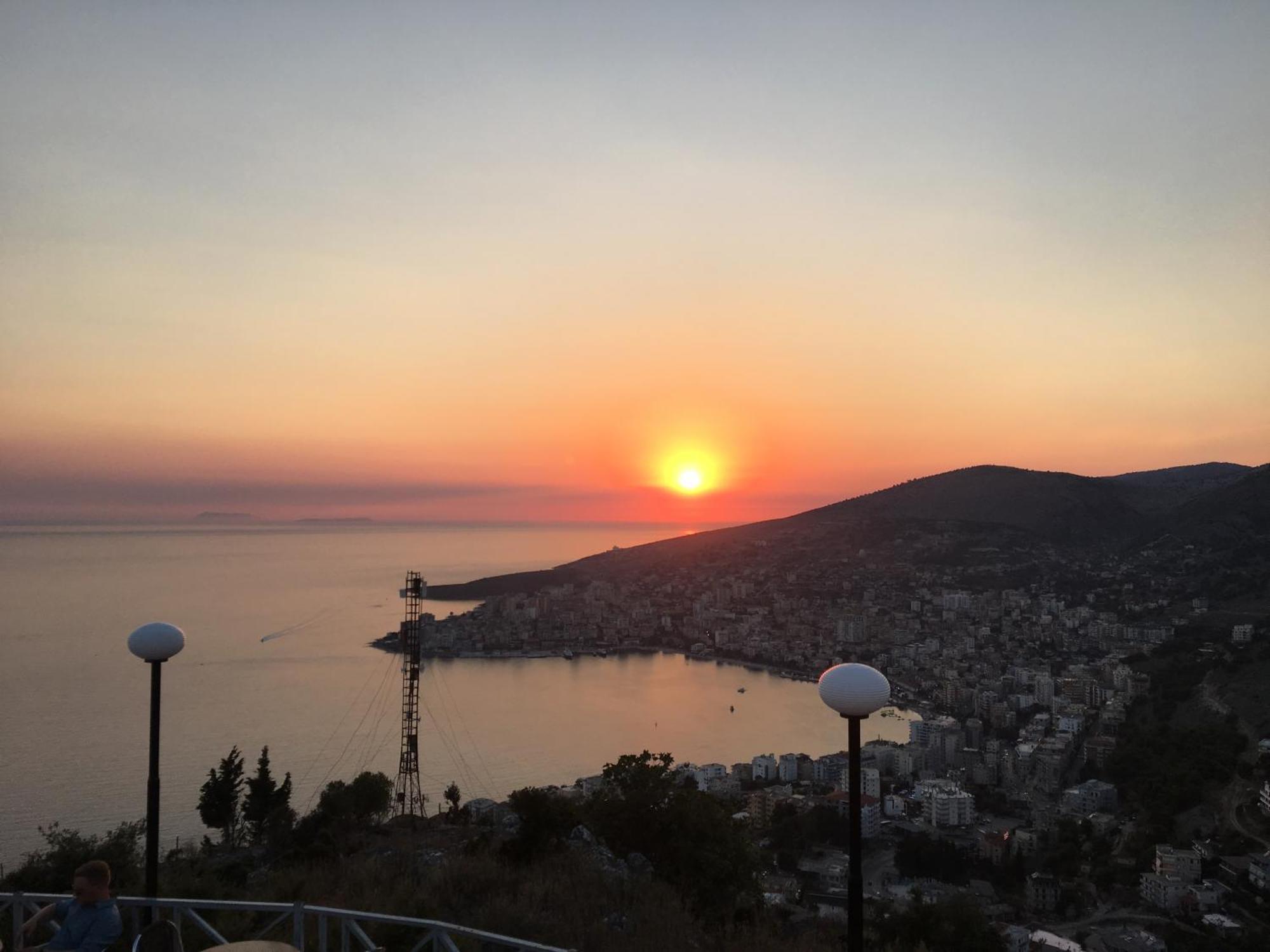 Loli Apartment Luxury White Residence Sarandë Eksteriør billede